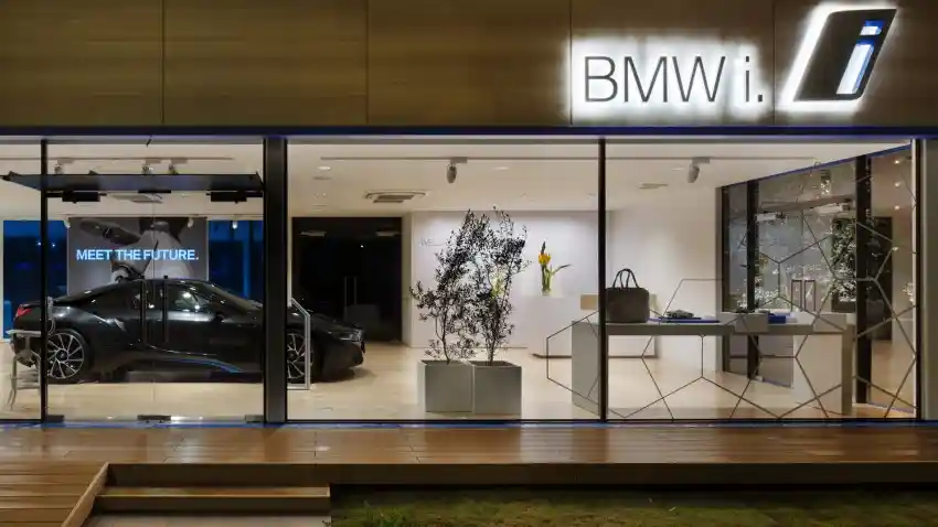 Foto - BMW Bangun Showroom Bertenaga Surya, Khusus Seri-i