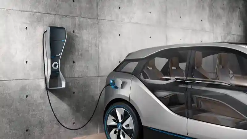 Foto - BMW Indonesia Tak Bosan Kenalkan Teknologi Mobil Listrik 