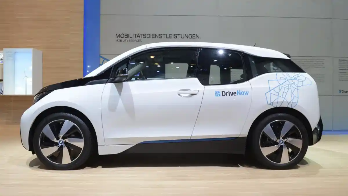 Foto - Kita Tak Bisa Langsung Loncat ke Full Elektrik