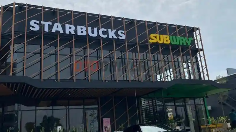 Foto - Mudik In Style 2023: BMW i4, Sedan Listrik Stylish Berperforma Buas