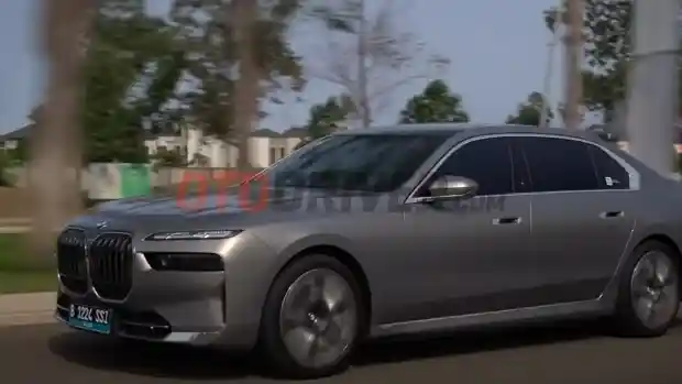 Berita - Ternyata Segini Jarak Tempuh BMW i7 Berdasarkan Pengetesan Kami