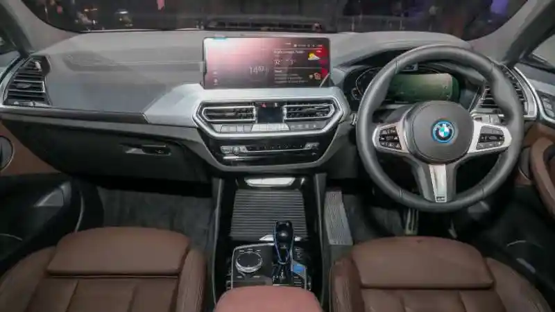 Foto - BMW iX3 Meluncur Di Malaysia, Semakin Dekat Dengan Indonesia