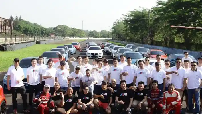 Foto - BMW M Owners Club Indonesia Tak Sekedar Kebut-kebutan di Trek