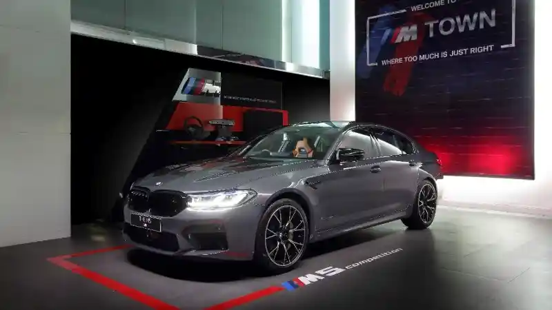 Foto - Tahun 2023, BMW M Bakal Sudahi Produksi Mesin Bensinnya