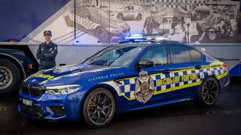 Berita - Mobil Polisi Australia Pakai Sedan BMW Bertenaga 600 DK