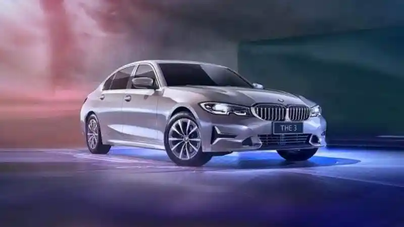 Foto - BMW Seri 3 Limousine Edition Resmi Diluncurkan, Andalkan Dimensi Lebih Besar