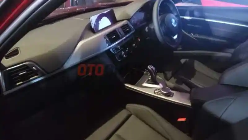 Foto - BMW Seri-3 Varian Terakhir Harganya Mulai Dari RP 759 Juta
