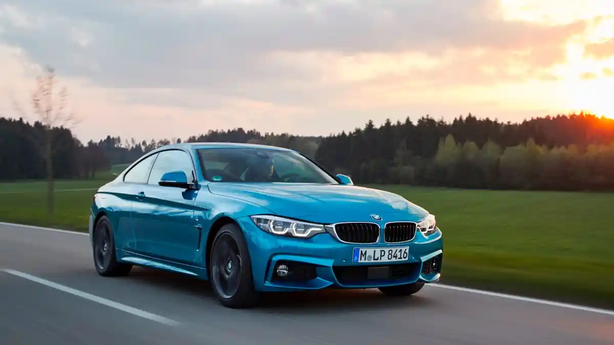 Foto - BMW Seri-4 Coupe Dan Convertible Facelift Resmi Hadir di Indonesia