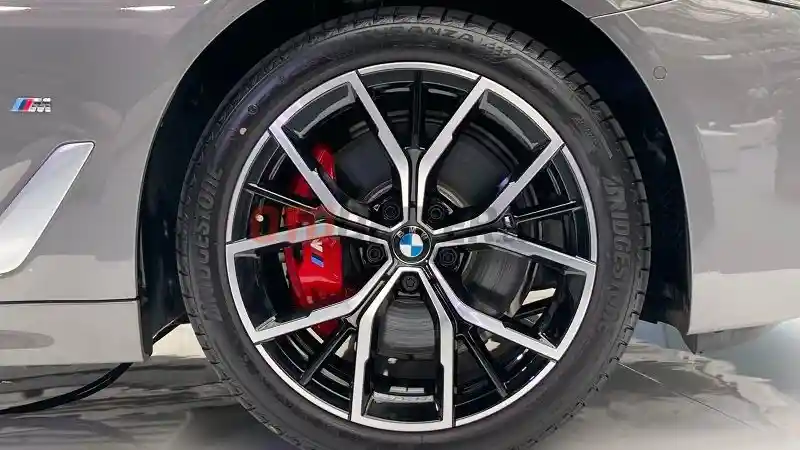 Foto - BMW Seri-5 Touring Resmi Diluncurkan, Harga Mulai Rp 1,6 M