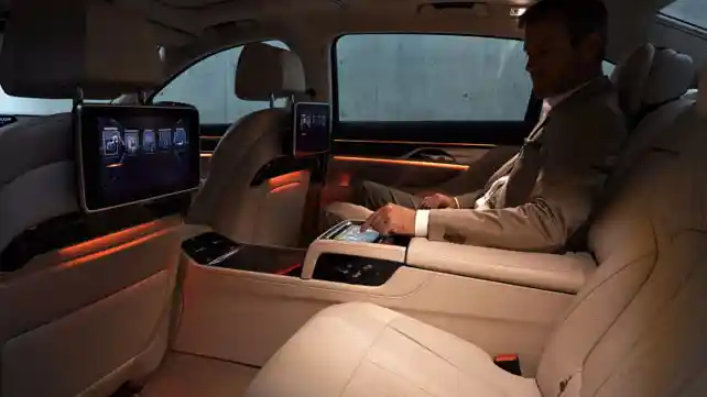 Foto - Diam-Diam BMW Seri-7 Terbaru Sudah Ditawarkan Ke Konsumen Indonesia