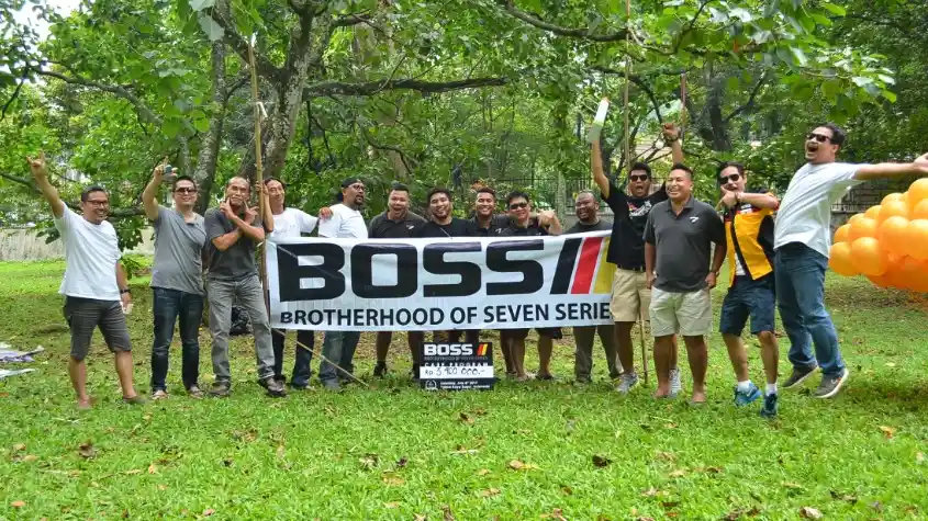 Foto - Para Pecinta BMW Seri-7 Ini Rayakan Hari Jadi yang Ke-empat di Kebun Raya