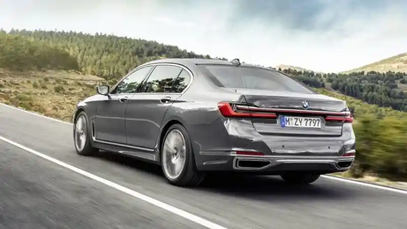 Foto - Apa yang Terjadi Jika Mengucap "Hey BMW" di Dalam Kabin?
