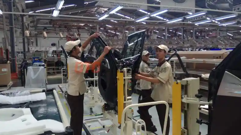 Foto - Pengamat: Pabrik Otomotif Harus Kerjasama dengan Produsen Alkes