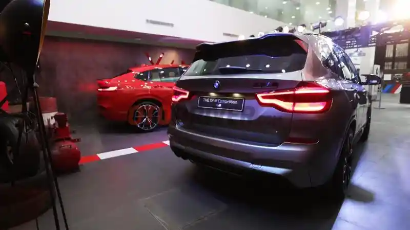 Berita - BMW X3 dan X4 M Competition Sapa Warga Surabaya