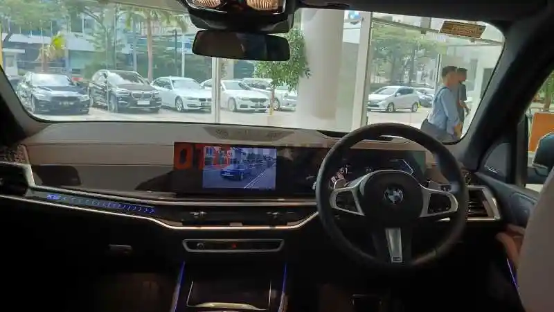 Foto - BMW X5 LCI Resmi Diluncurkan, Harga Nyaris Rp 2 Miliar