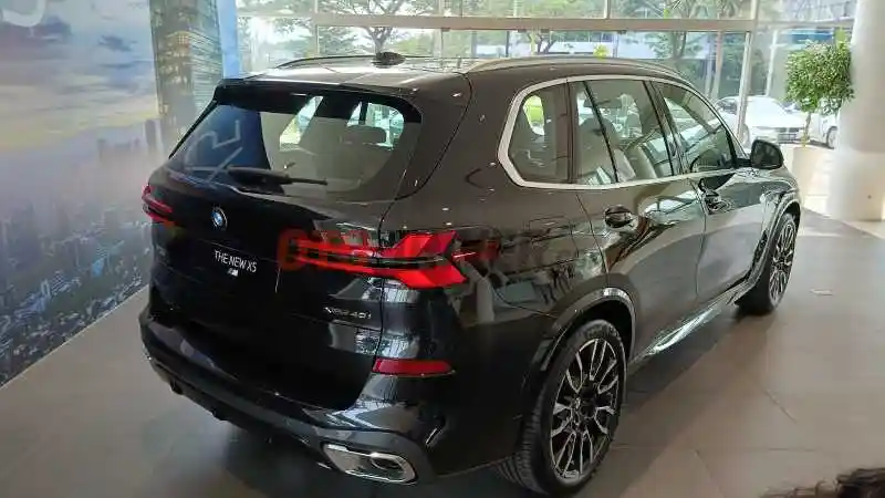 Foto - BMW X5 LCI Resmi Diluncurkan, Harga Nyaris Rp 2 Miliar
