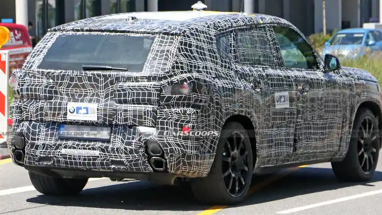 Foto - Rendering BMW X8, Garang Dengan Ramuan Desain Kekinian