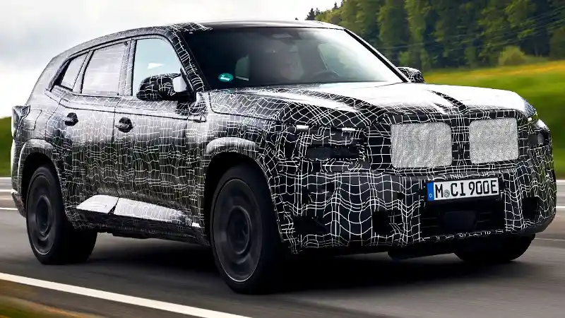 Foto - BMW XM Prototipe Tampil Lebih Kalem Dari Versi Konsep