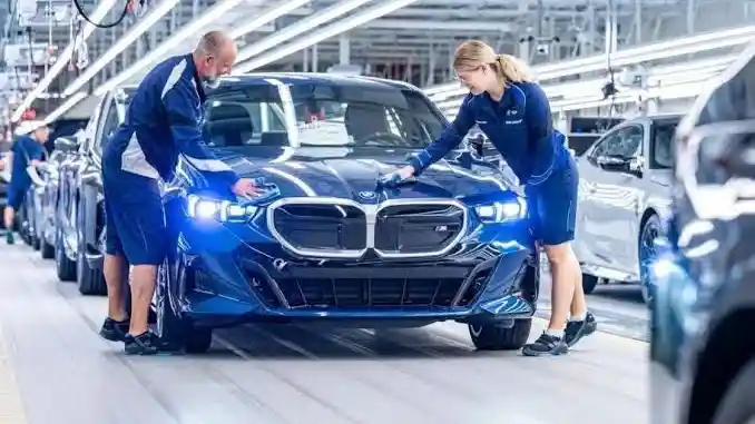 Foto - Diam-Diam BMW Capai 2 Juta Unit Produksi EV, Pemimpin Segmen Premium