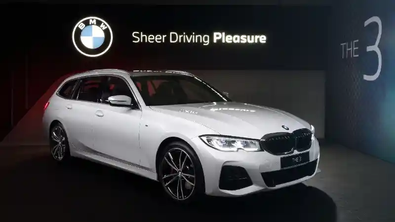 Foto - BMW Hadirkan Penyegaran Ringan Untuk Seri-3 Sedan Dan Touring