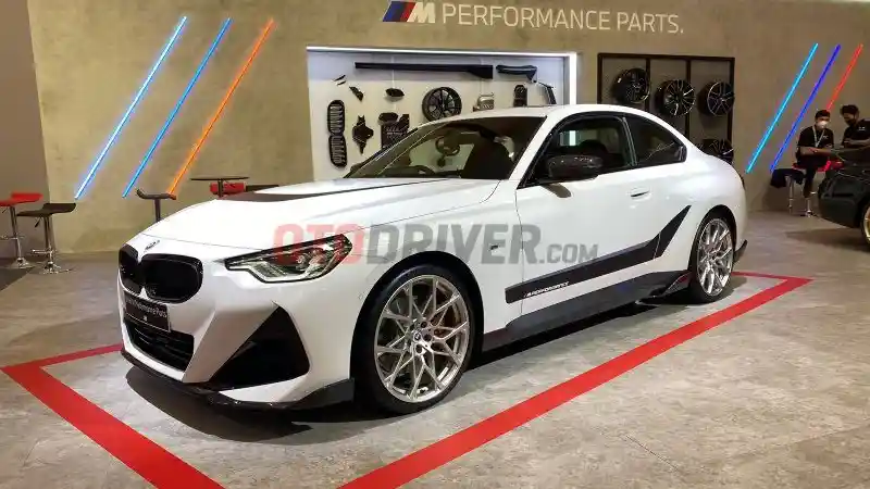 Foto - BMW 220i Hadir Dalam Trim M Performance