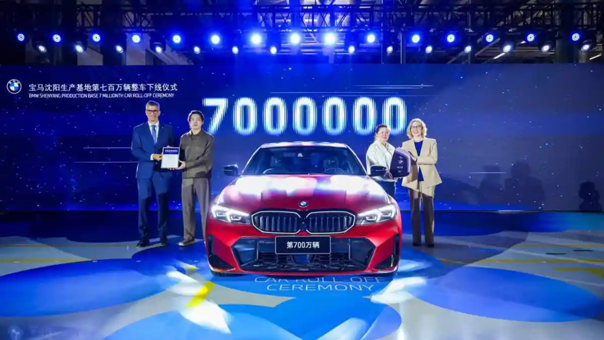 Foto - Capai 7 Juta Unit, BMW Andalkan Produksi Di Cina
