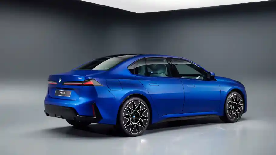 Foto - Ini Dia BMW Seri-3 Generasi Terbaru, Gunakan Penggerak Full Elektrik