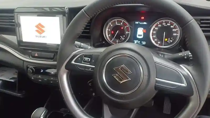 Foto - Wujud Utuh Suzuki XL7 Bocor!