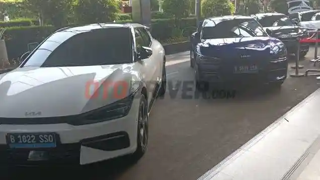 Foto - Kia Bawa Lima Model di GJAW 2023. Ada EV6 GT-Line