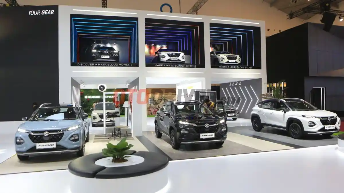 Foto - Suzuki Goda Pengunjung Dengan Fronx Dan e Vitara