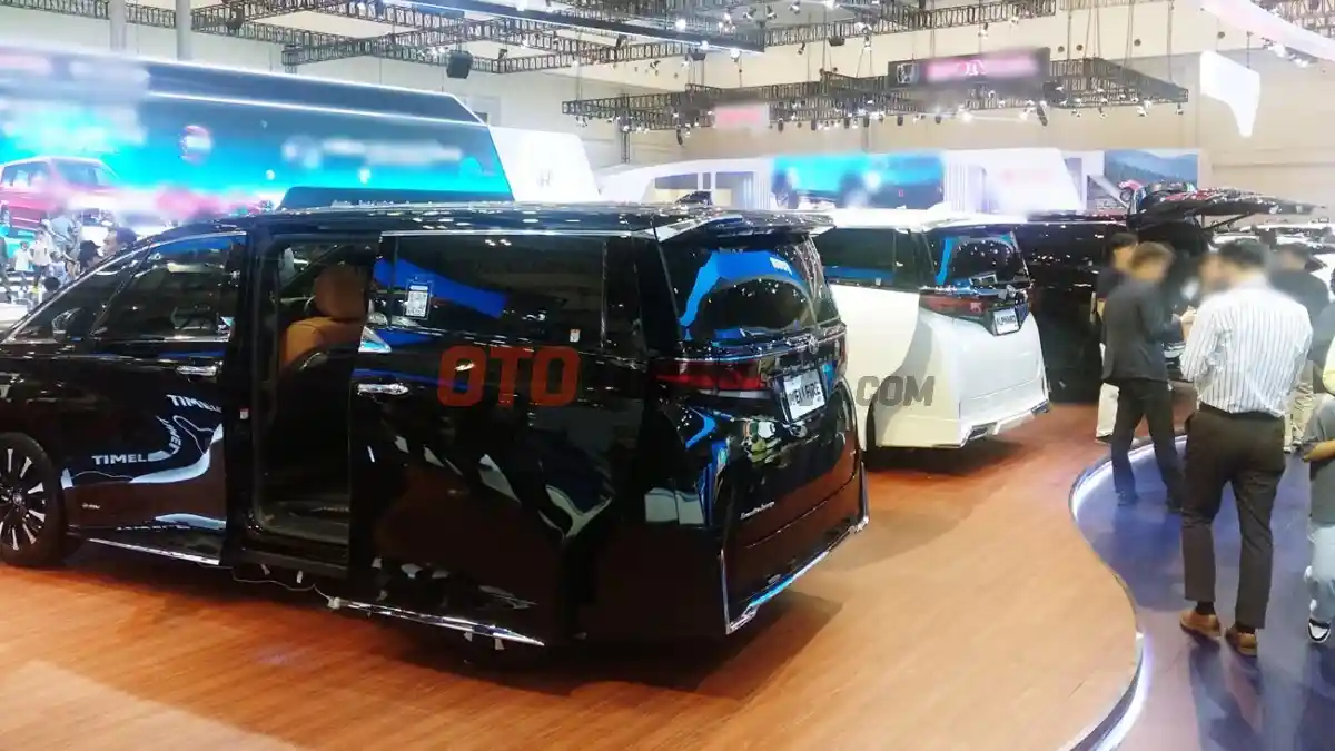 Foto - Update Harga Mobil Hybrid Toyota, Dari Yaris Hingga Alphard