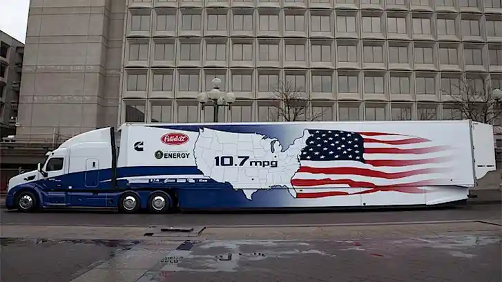 Berita - Kolaborasi dengan Cummins, Bridgestone Meriset Ban Truk Yang Membuat 6 Persen Lebih Irit Bahan Bakar