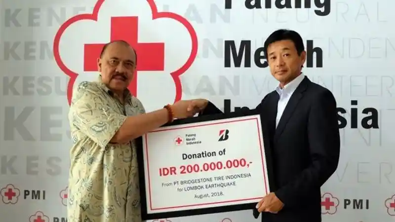Foto - Bridgestone Indonesia Bantu Korban Bencana Gempa Lombok