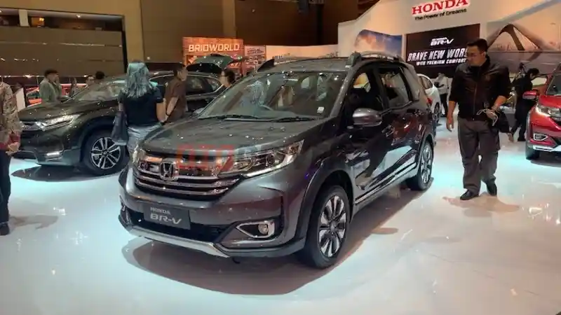Foto - Perbandingan Harga 'Ertiga' XL6 dengan BR-V di India