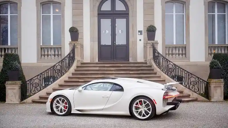 Foto - Pemesan Bugatti Dipastikan Menunggu Lebih Lama