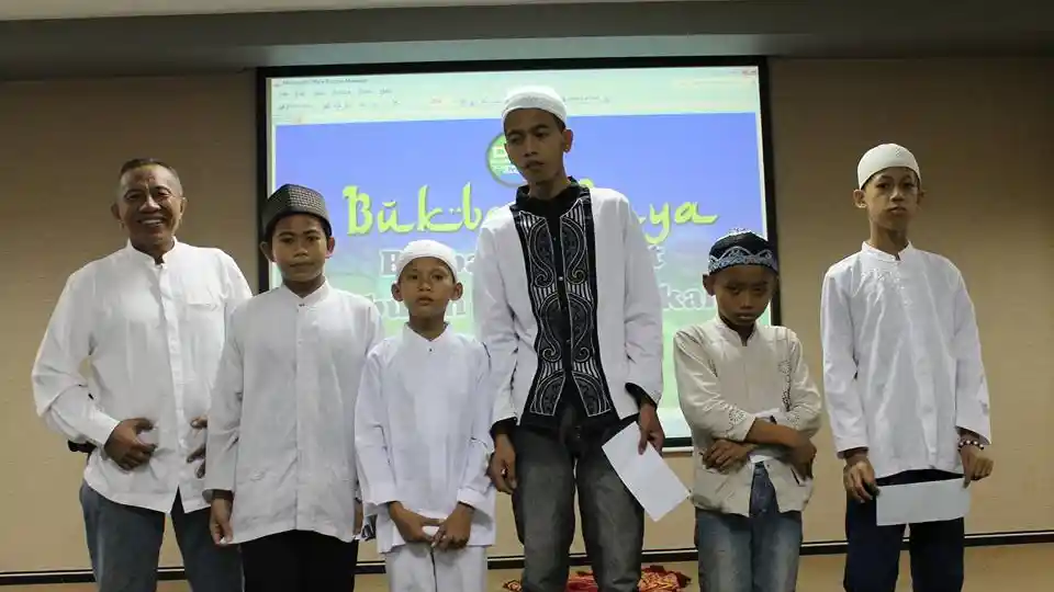 Foto - Daihatsu Taruna Club Bukber di PT ADM Ajak Anak-anak Yatim