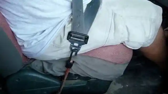 Foto - Gambar Lucu: Mengganti Part Seadanya Saat Darurat