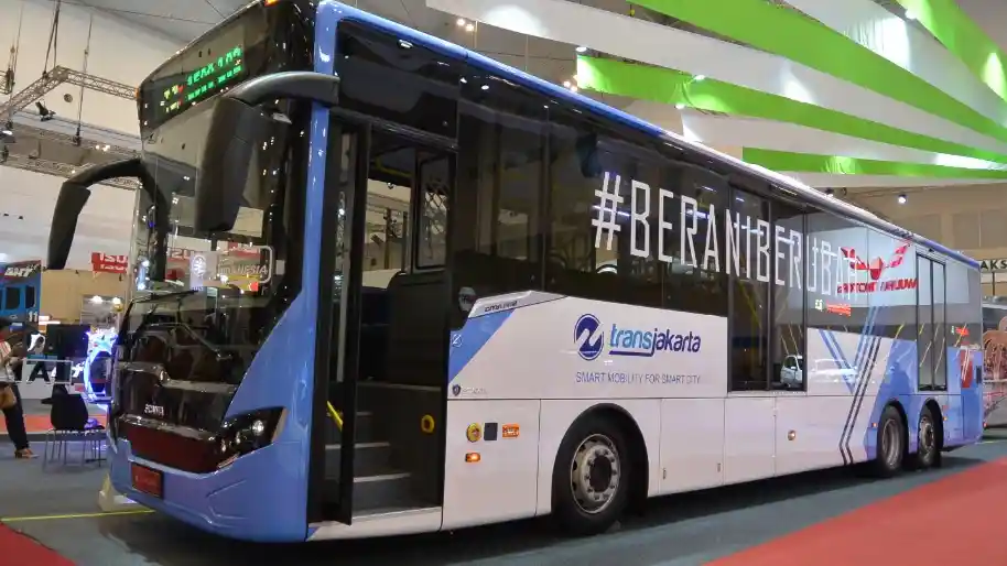 Foto - Nostalgia Bus Di Ajang GIIAS 2016 (I), Ada Armada Transjakarta Tronton Dan Bus Berstandar Eropa