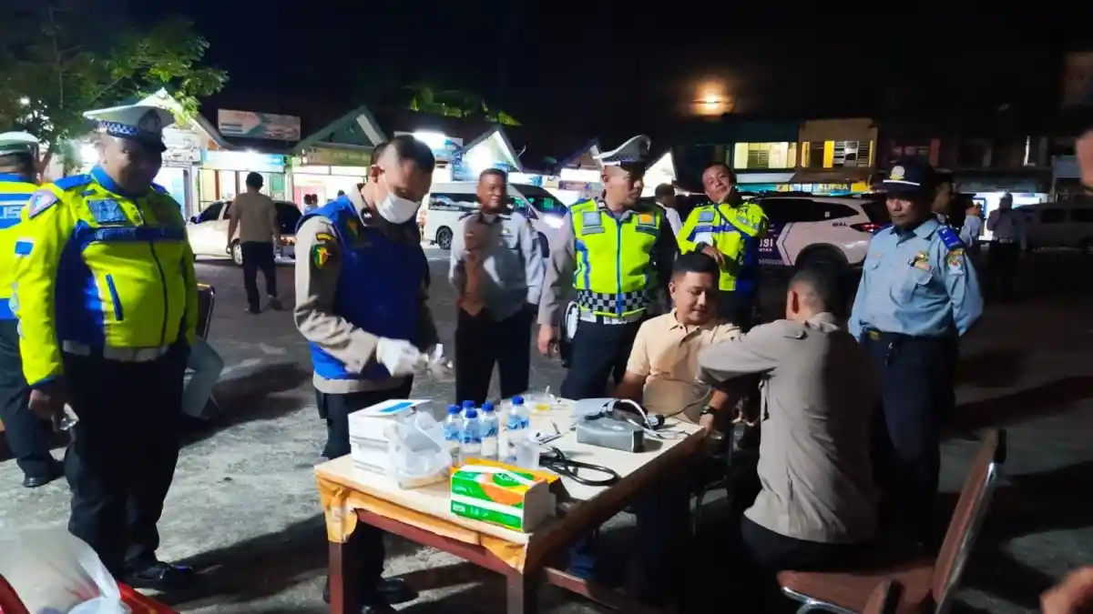 Foto - Polres Aceh Barat Tes Urine Driver Bus 