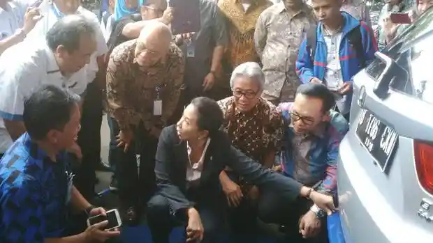 Berita - Mobil Air Crew Garuda Indonesia Kini Ramah Lingkungan