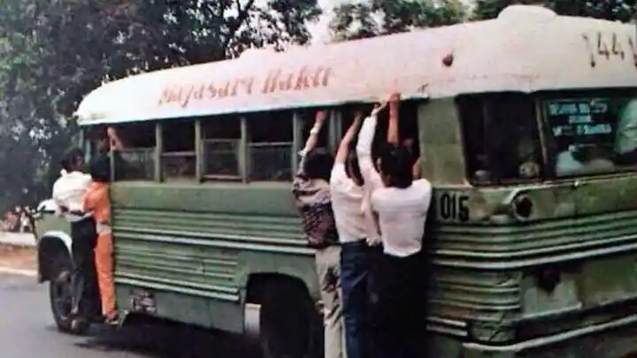 Foto - Dodge D Series Bus Amerika Di Indonesia: Berjaya, Terpuruk Dan Jadi Rumah Ikan