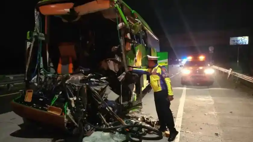 Berita - Sopir Bus Maut Tol Mojokerto Jadi Tersangka