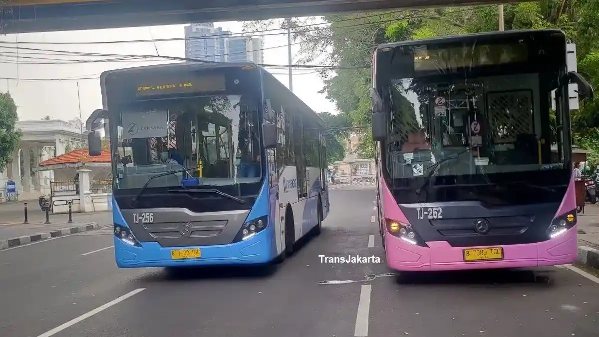 Foto - Ini Lokasi Halte Transjakarta Yang Menyediakan Buka Puasa Gratis