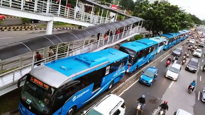Bus - Hari Ini, Naik Transjakarta Group Bayar Rp 1 Saja