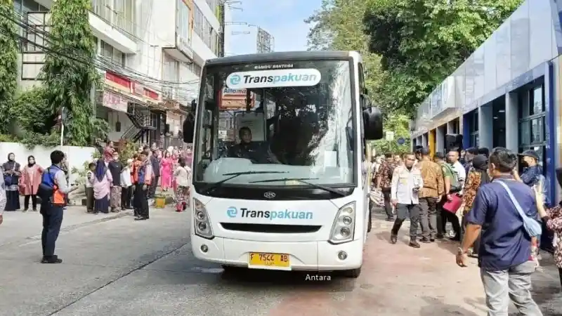Foto - Bus BTS Beroperasi Di Bekasi Dan Bogor