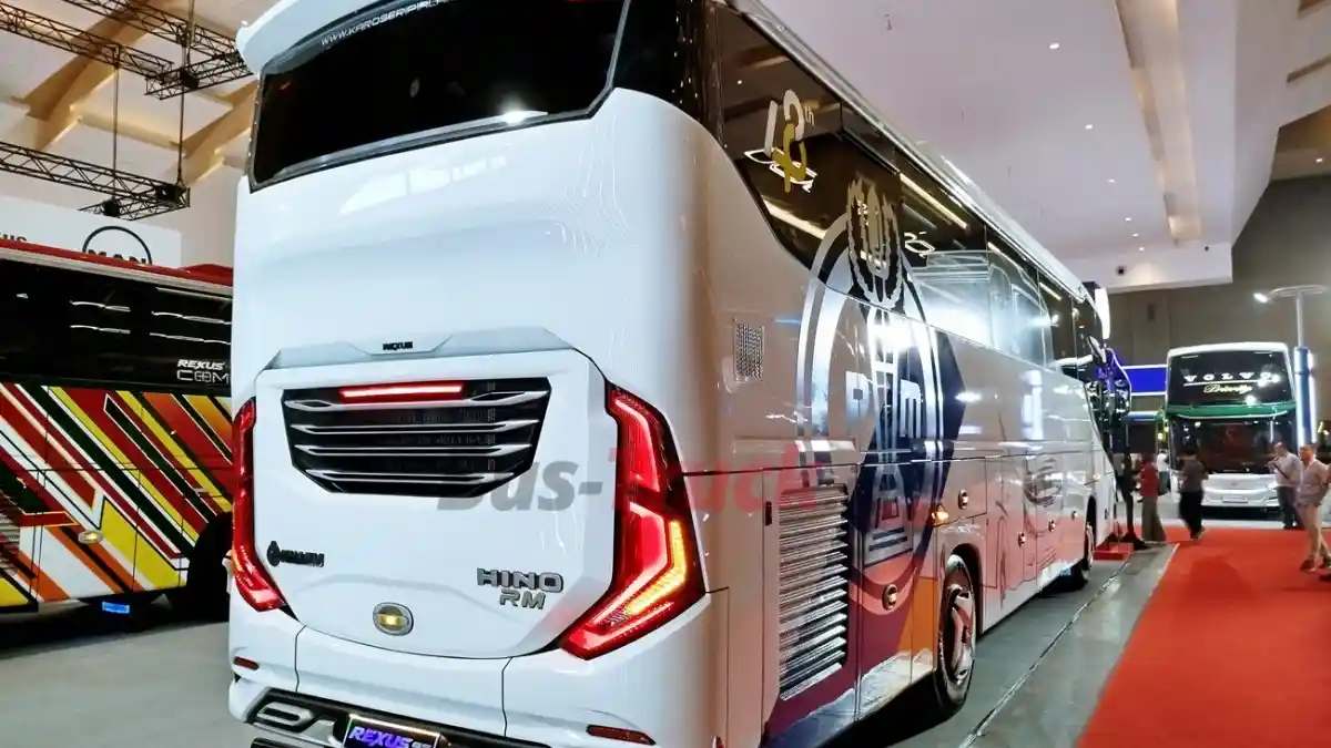Foto - Damri Memperbarui Armada Lintas Negara Dengan Bus Hino