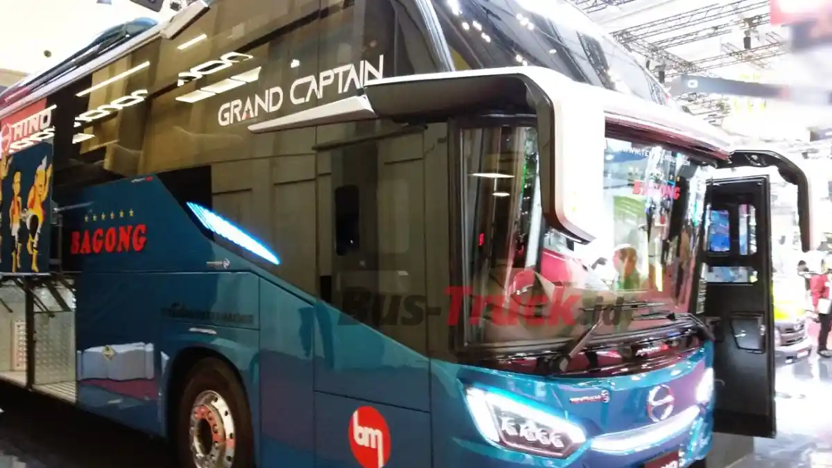 Foto - Hino GB 150 L Jadi Andalan Baru Untuk Medium Bus Pariwisata