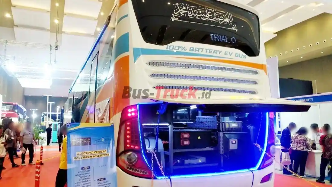 Foto - Bus Dan Truk Penyumbang Polutan Terbesar Di Indonesia, Beralih Ke EV Bisa Jadi Solusi?
