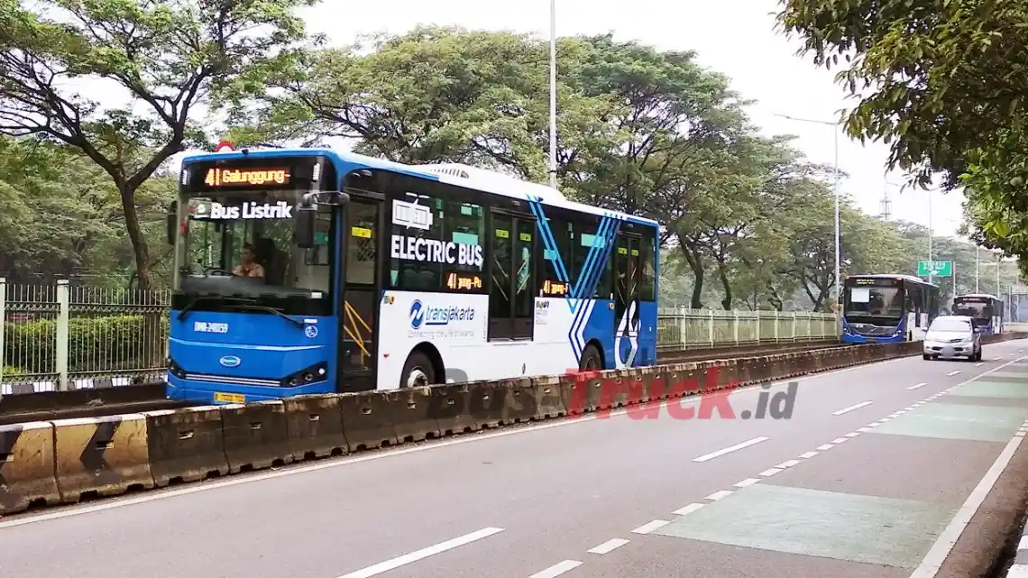 Foto - Telah Dibuka Lowongan Pengemudi Bus Damri, Ini Syaratnya