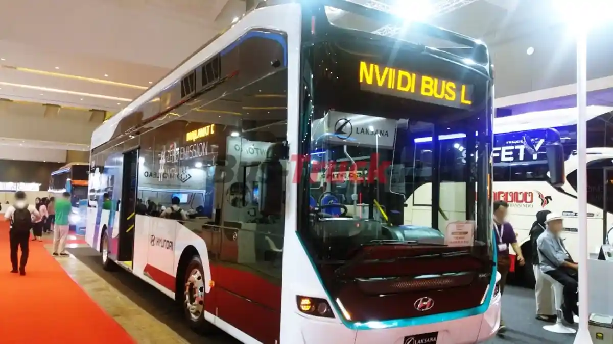 Foto - Bus Dan Truk Penyumbang Polutan Terbesar Di Indonesia, Beralih Ke EV Bisa Jadi Solusi?